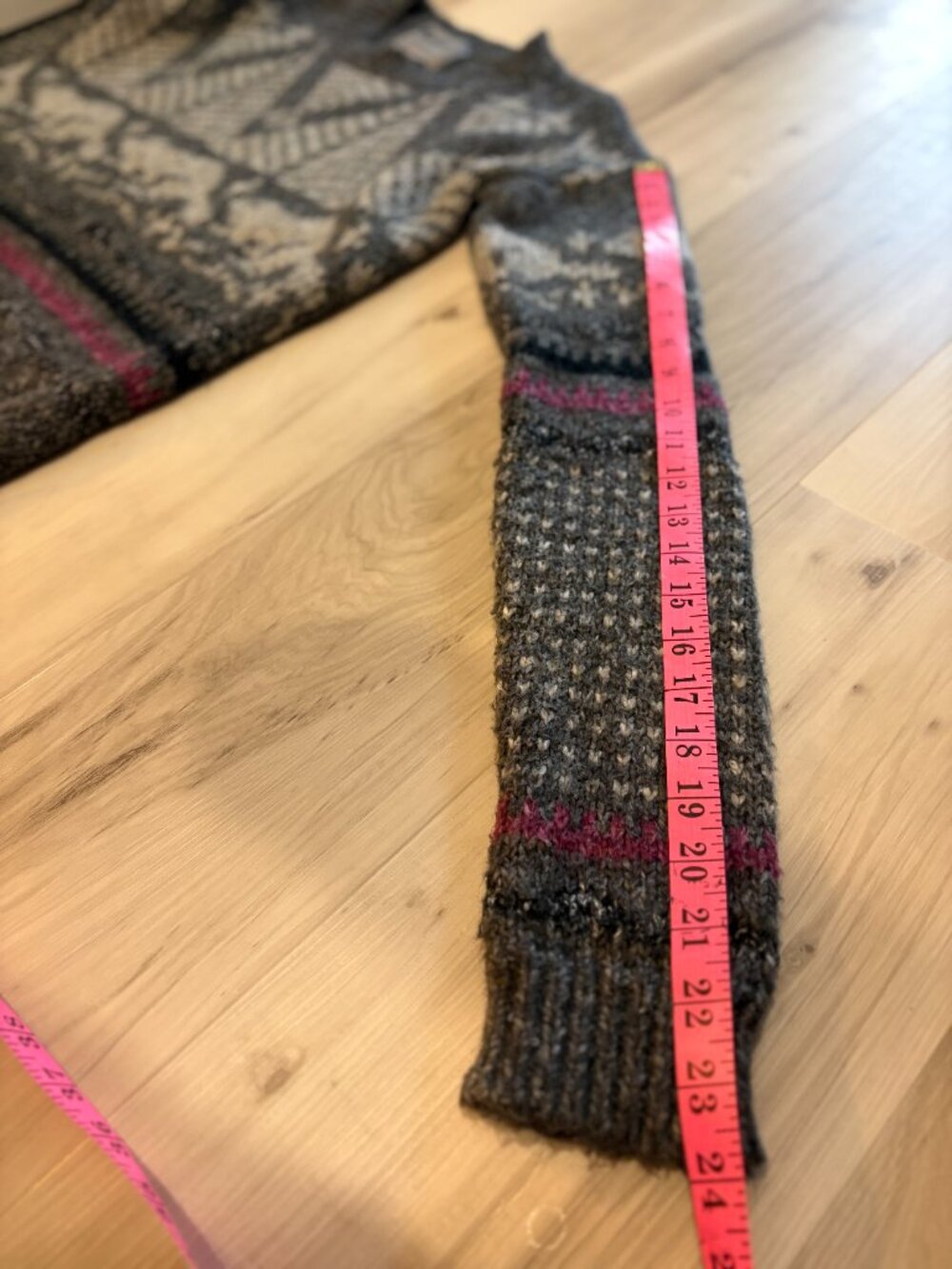 Roots x LINE Knitwear Fair Isle Nordic Sweater Gray Pink Size M - Picture 8 of 10